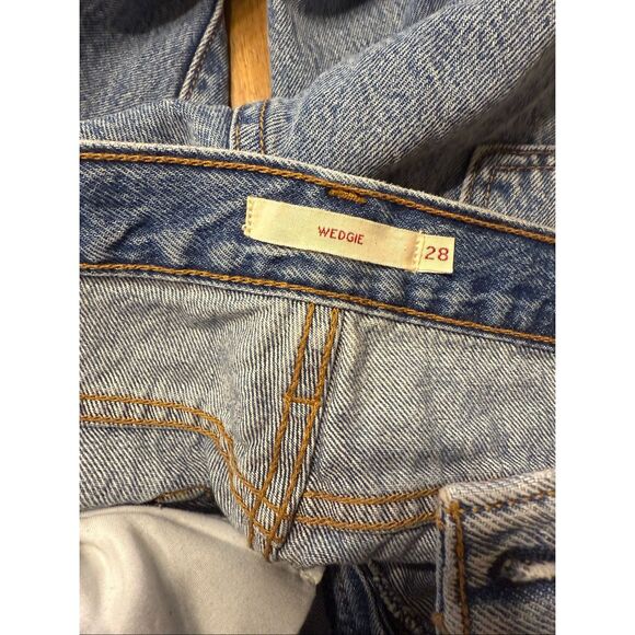 Levis Womens Size 28 Premium Wedgie Frayed Ankle Tapered Button Fly Denim Jeans - Picture 7 of 13
